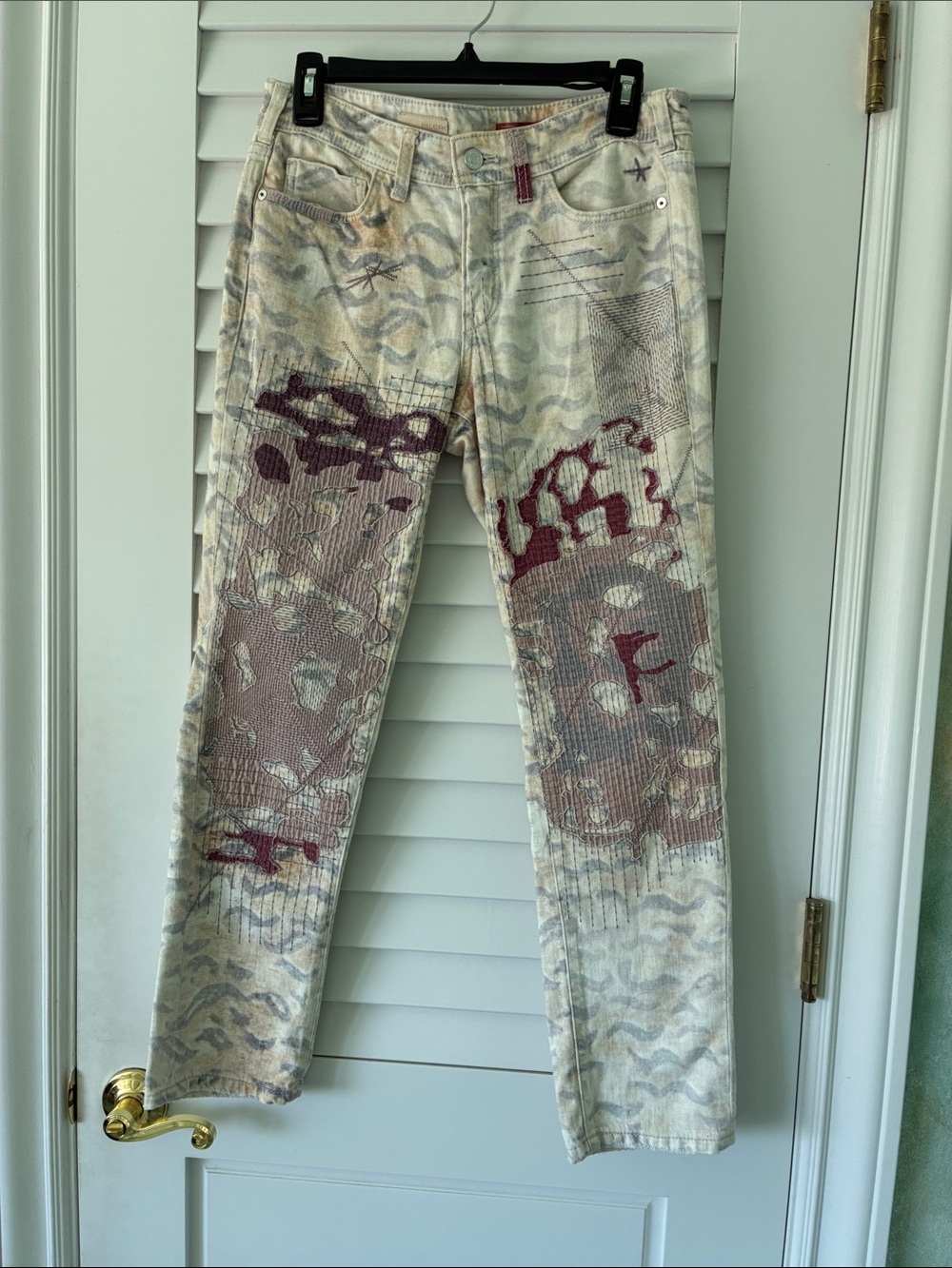 *ANTHROPOLOGIE* BOHO Pilcro Cream Denim Cropped Jeans w/ Patch Details Sz 27
